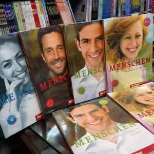 مجموعه 6 جلدی کتاب آموزش زبان آلمانی منشن Menschen با تخفیف 60%